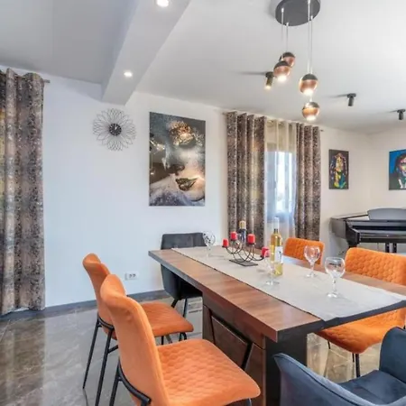 Istrian With Pool For 5 Guests