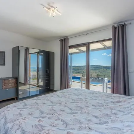 Istrian With Pool For 5 Guests