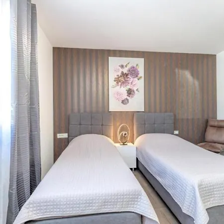 Istrian With Pool For 5 Guests Villa *