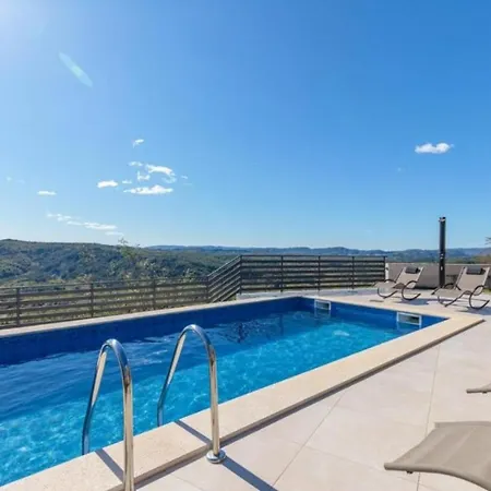 Istrian With Pool For 5 Guests * Roc