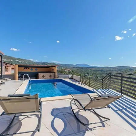Istrian With Pool For 5 Guests *