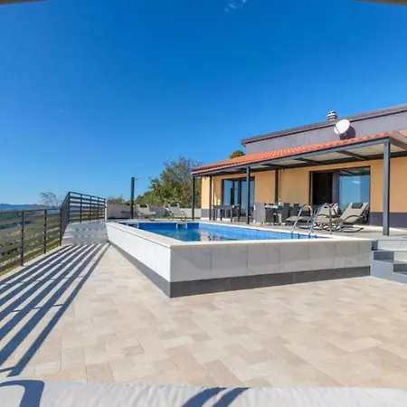 Villa Istrian With Pool For 5 Guests *