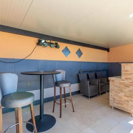 Istrian With Pool For 5 Guests *