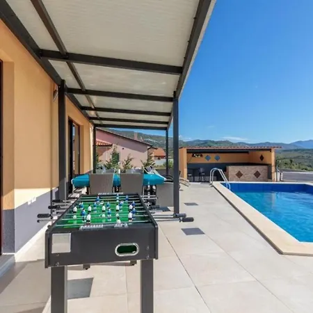Istrian With Pool For 5 Guests 别墅