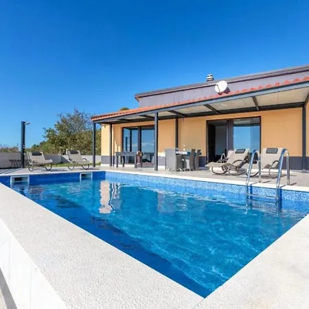 Istrian With Pool For 5 Guests