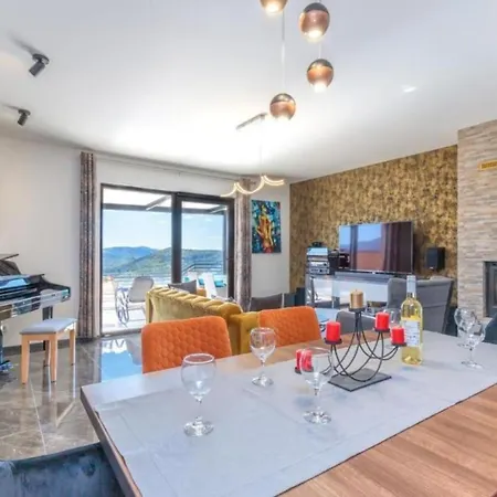 别墅 Istrian With Pool For 5 Guests Roč